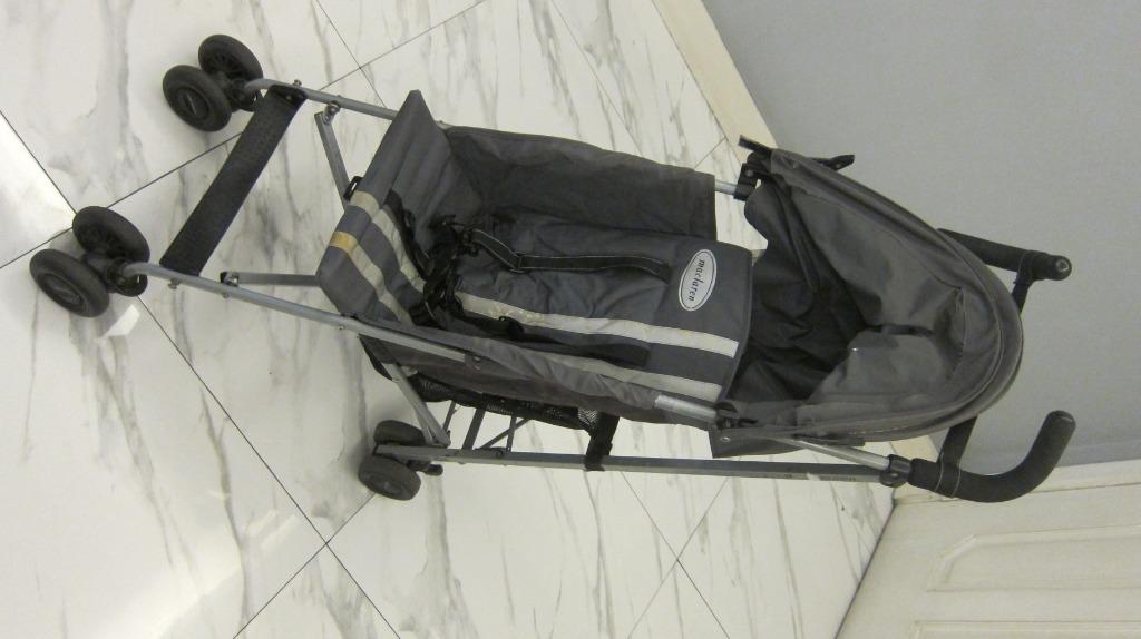 MacLaren Triumph stroller for babies (Category: Carriers & Slings) located in Mandaluyong City. Submitted by sinjin22 (Listing ID 1078484960, Image 2). Description: MacLaren Triumph stroller Price is P3,500. Pick up from my condominium in Ortigas Center, Pasig. The all-purpose go fast stroller A lightweight sporty and stylish ride that is perfect for quick errands or long-distance trips. Triumph features a fully padded seat with built-in leg supp