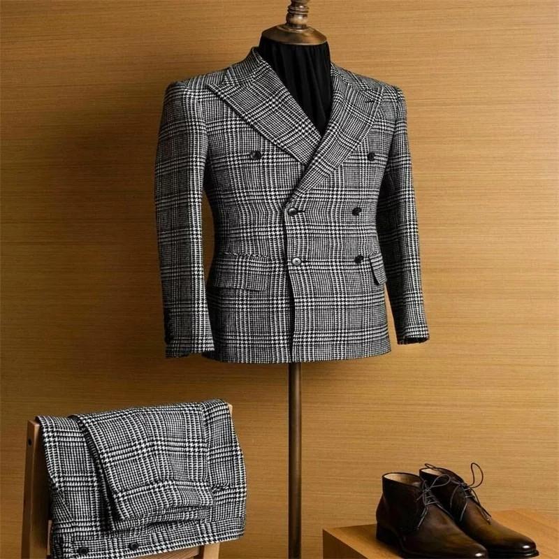 Checkered double discount breasted suit
