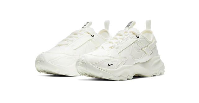 nike white tc 7900 sneakers