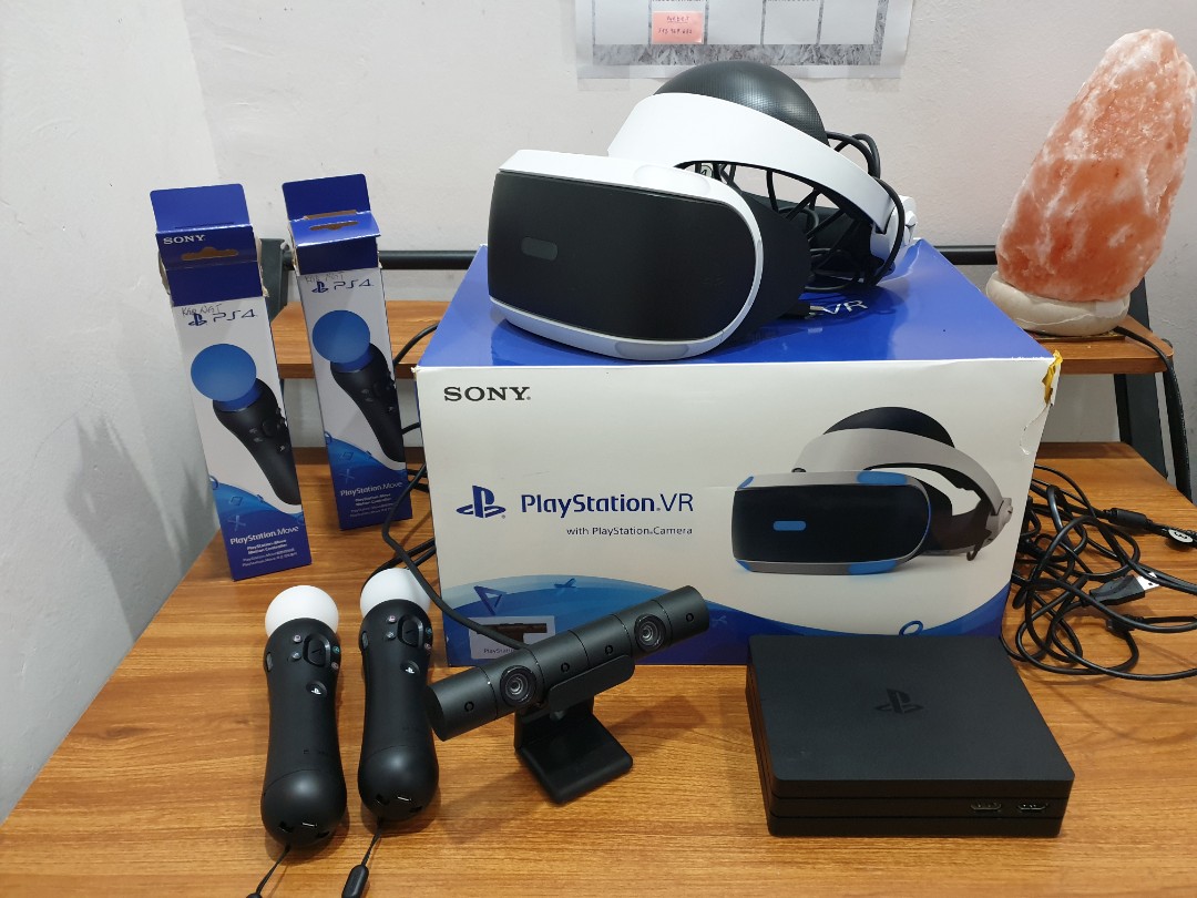 Playstation VR PSVR V2 Bundle 2 x Move Controller Video Gaming