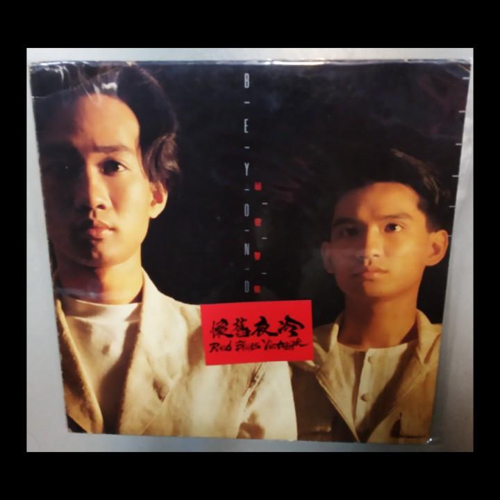 19年印製33年前原裝舊版beyond 4子秘密警察黑膠唱片 狀態良好 齊歌詞 唱片有正常播放小花痕 播放沒問題 古董收藏 古董收藏