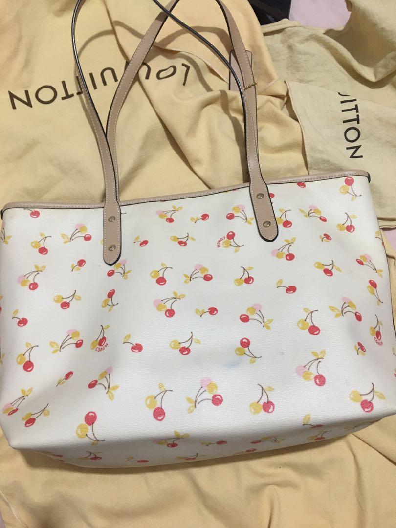 💯% Original Coach Cherry Print Tote, Women's Fashion, Bags & Wallets, Tote  Bags on Carousell