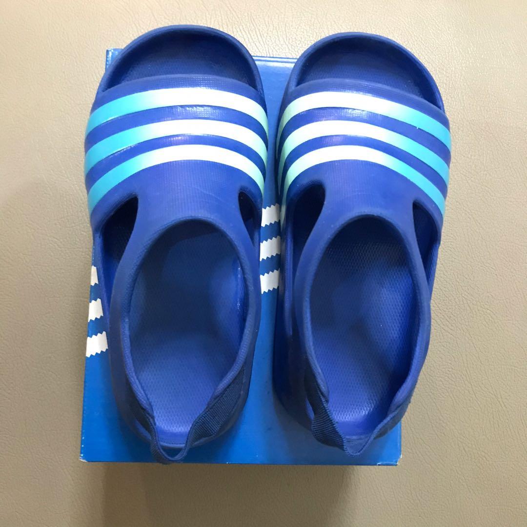 Adilette hotsell play 1