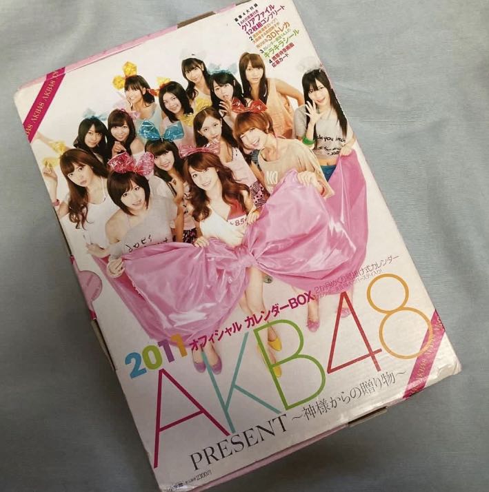 AKB48 オフィシャルカレンダーBOX 2011 「PRESENT～神様から…