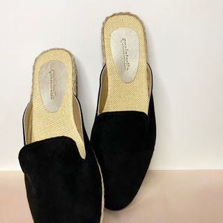 (Category: ) located in . Submitted by quaintrelleshoes (Listing ID 1078632678, Image 1). Description: .