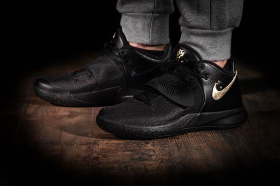 Nike kyrie flytrap sales black metallic gold
