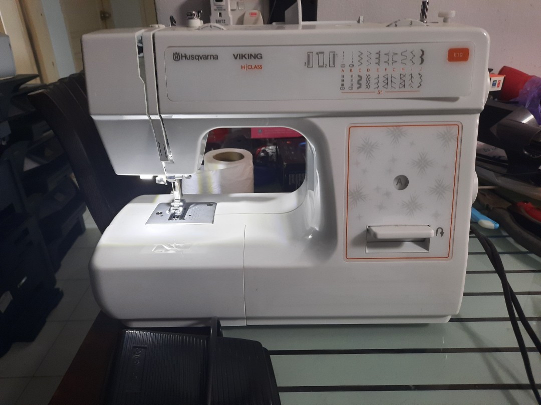 HUSQVARNA VIKING E10 SEWING MACHINE, TV & Home Appliances, Washing
