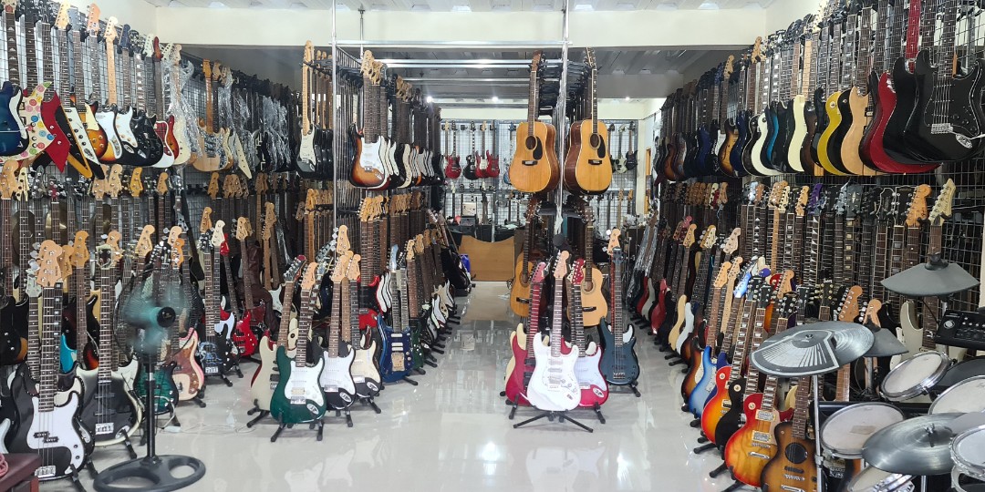 Second hand hot sale music store