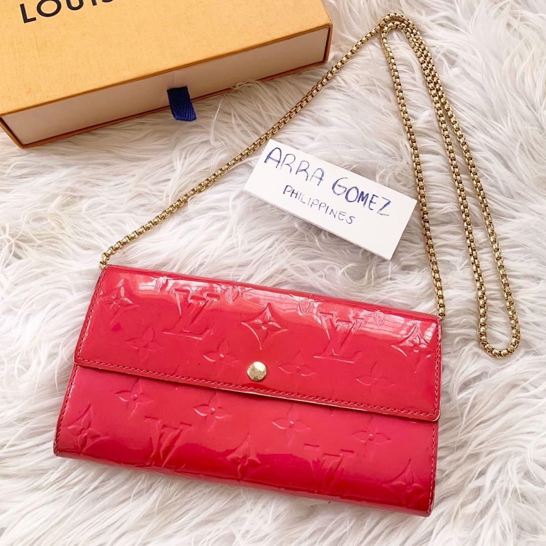 LOUIS VUITTON SARAH WALLET ON CHAIN, Luxury, Bags & Wallets on Carousell