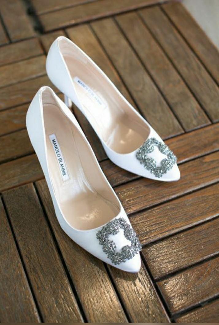 Manolo hangisi white discount