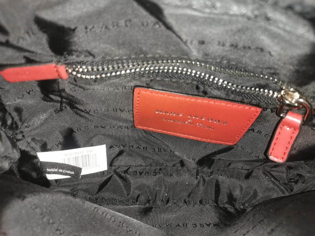 Marc jacobs sling (Category: Luxury Bags & Wallets) located in Mangatarem. Submitted by lccarousel (Listing ID 1078755704, Image 3). Description: Marc jacobs.