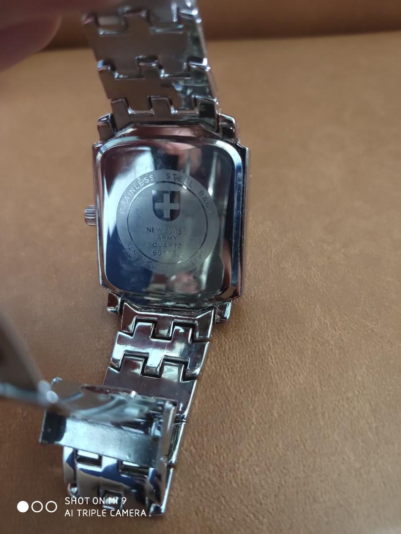 NEW SWISS ARMY WATCH (Category: Women's Watches) located in Quezon City. Submitted by jonvee2000 (Listing ID 1078579647, Image 3). Description: Preloved Japan Movement Unisex Minor sign of usage only.