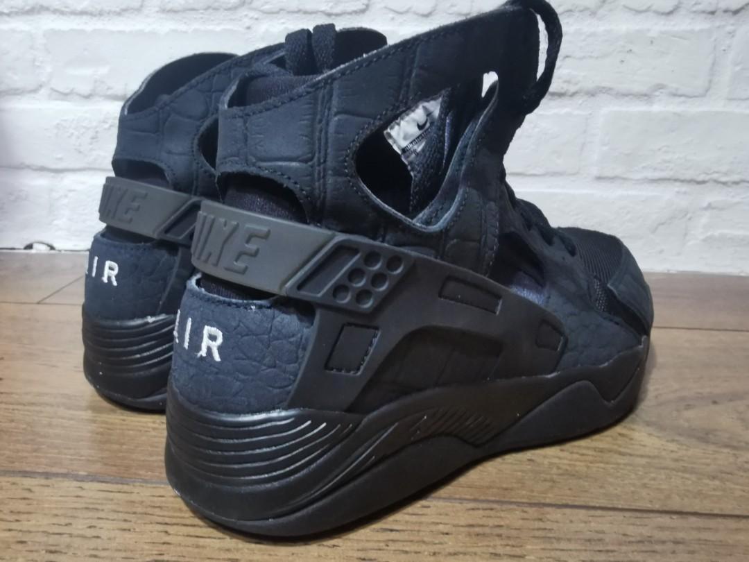 Nike air flight huarache croc top
