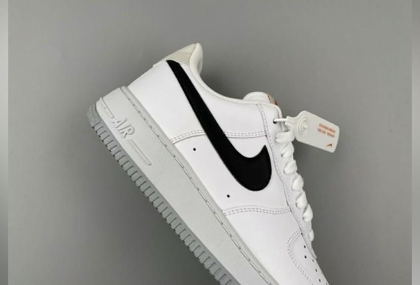 Nike Air Force 1 07 Low Ember Glow in white