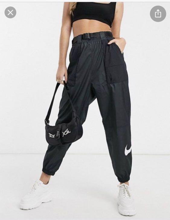 Nike swoosh best sale cargo joggers