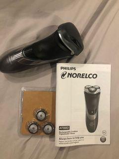 Norelco AT880 with Nose & Ear  Hair Trimmer