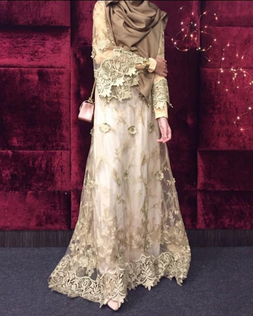 Gold dress muslimah deals