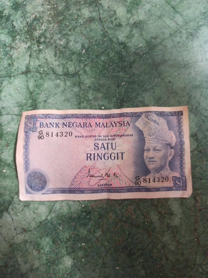 RM1 old note (Category: Currency) located in Kuala Lumpur. Submitted by wct12 (Listing ID 1078582005, Image 1). Description: for serious buyer.