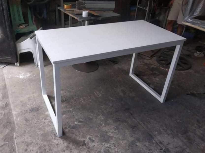 Plain white 2025 table desk