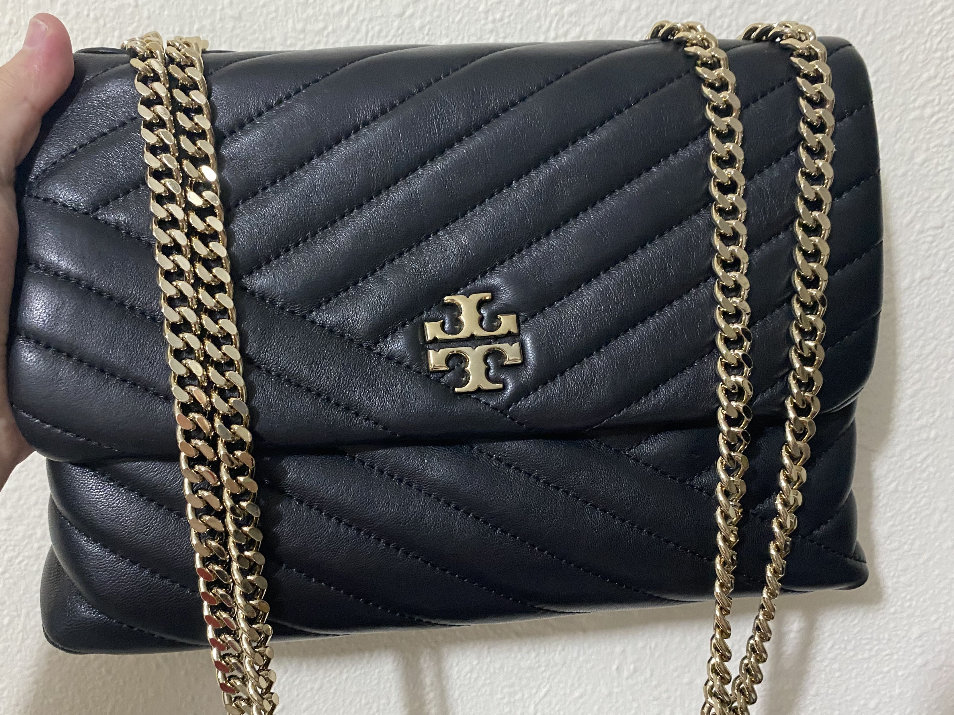 📌 ON HAND: Tory Burch Kira Chevron Small Top Handle Bag in Black, Women's  Fashion, Bags & Wallets, Cross-body Bags on Carousell