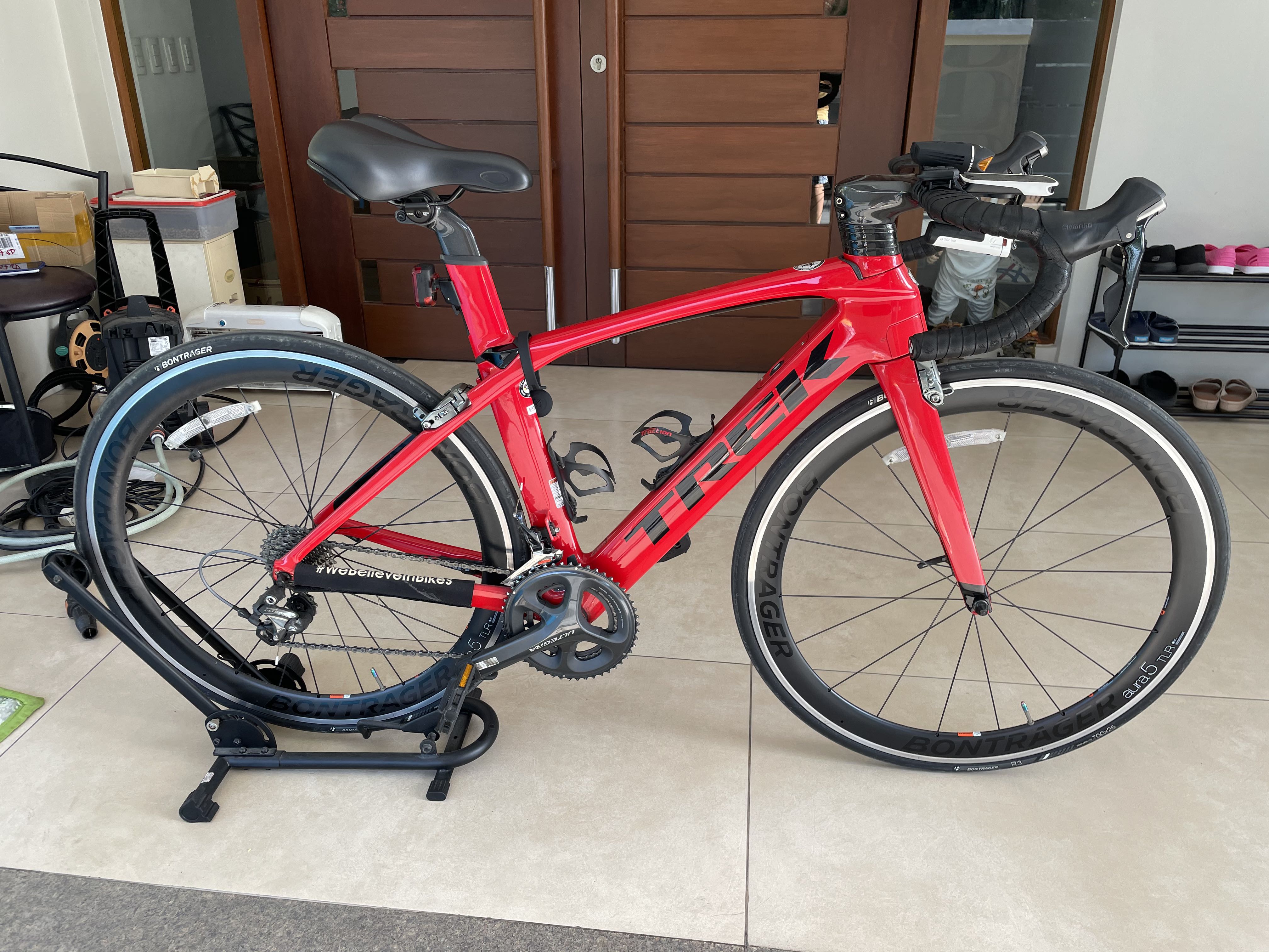 Trek madone red discount black