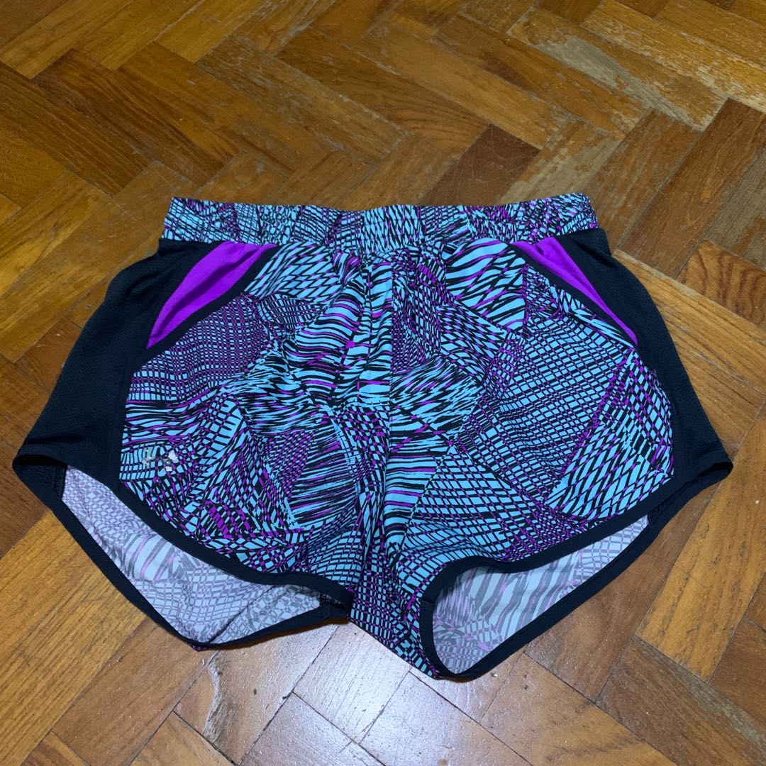 Under Armour Exercise Shorts, Women's Fashion, Bottoms, Shorts on Carousell