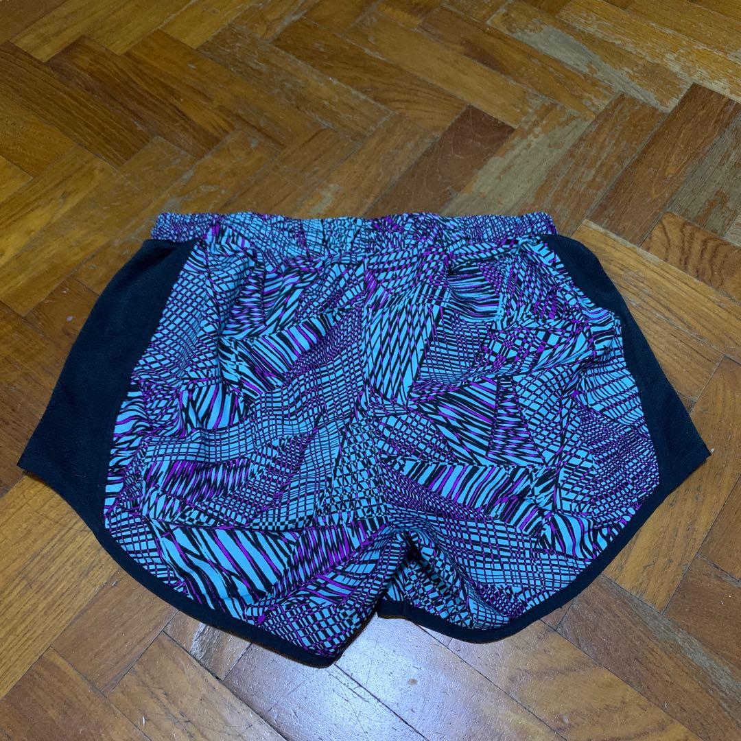 Under Armour Exercise Shorts, Women's Fashion, Bottoms, Shorts on Carousell