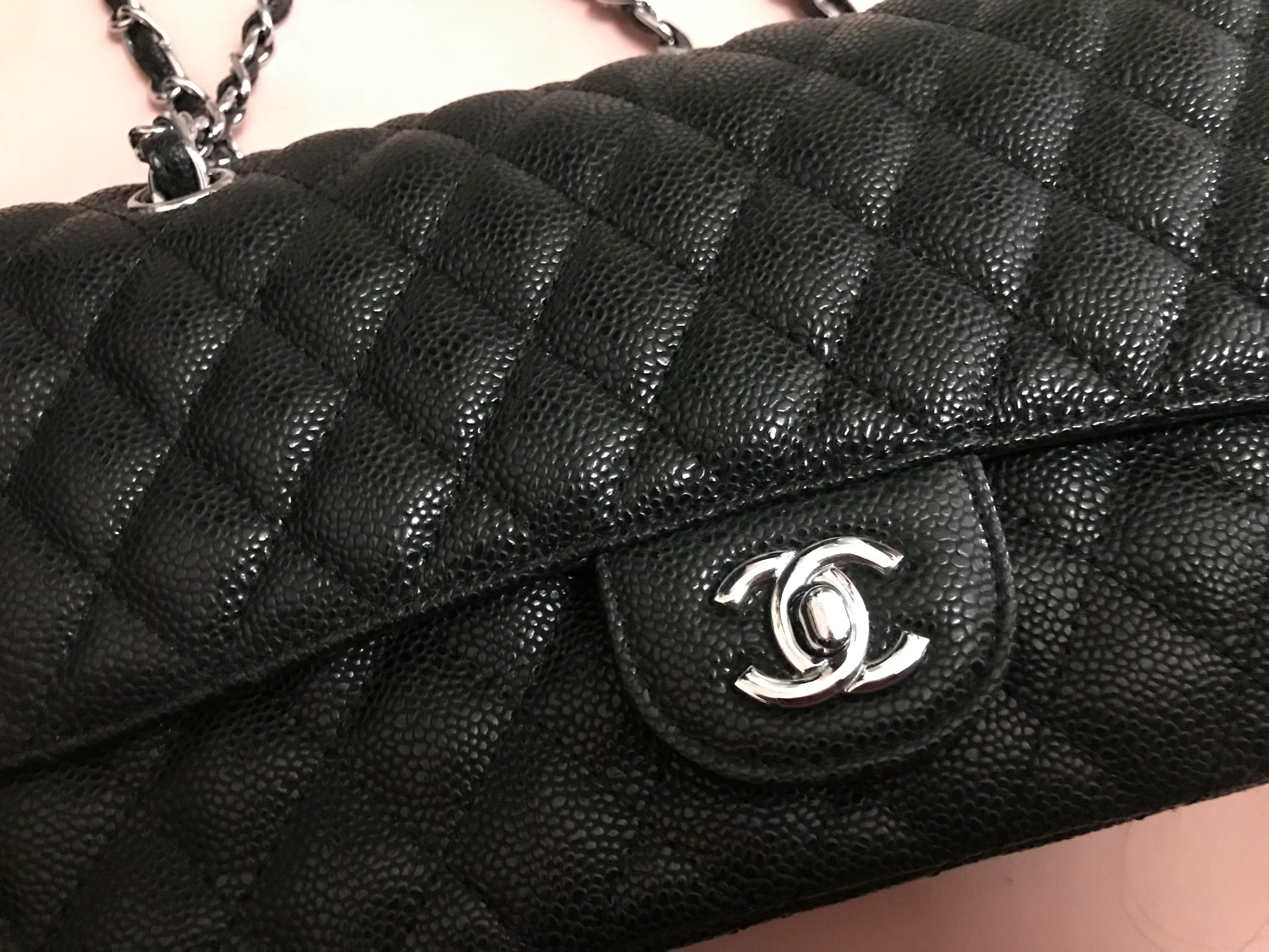 Chanel 19 leather handbag Chanel Black in Leather - 39258285