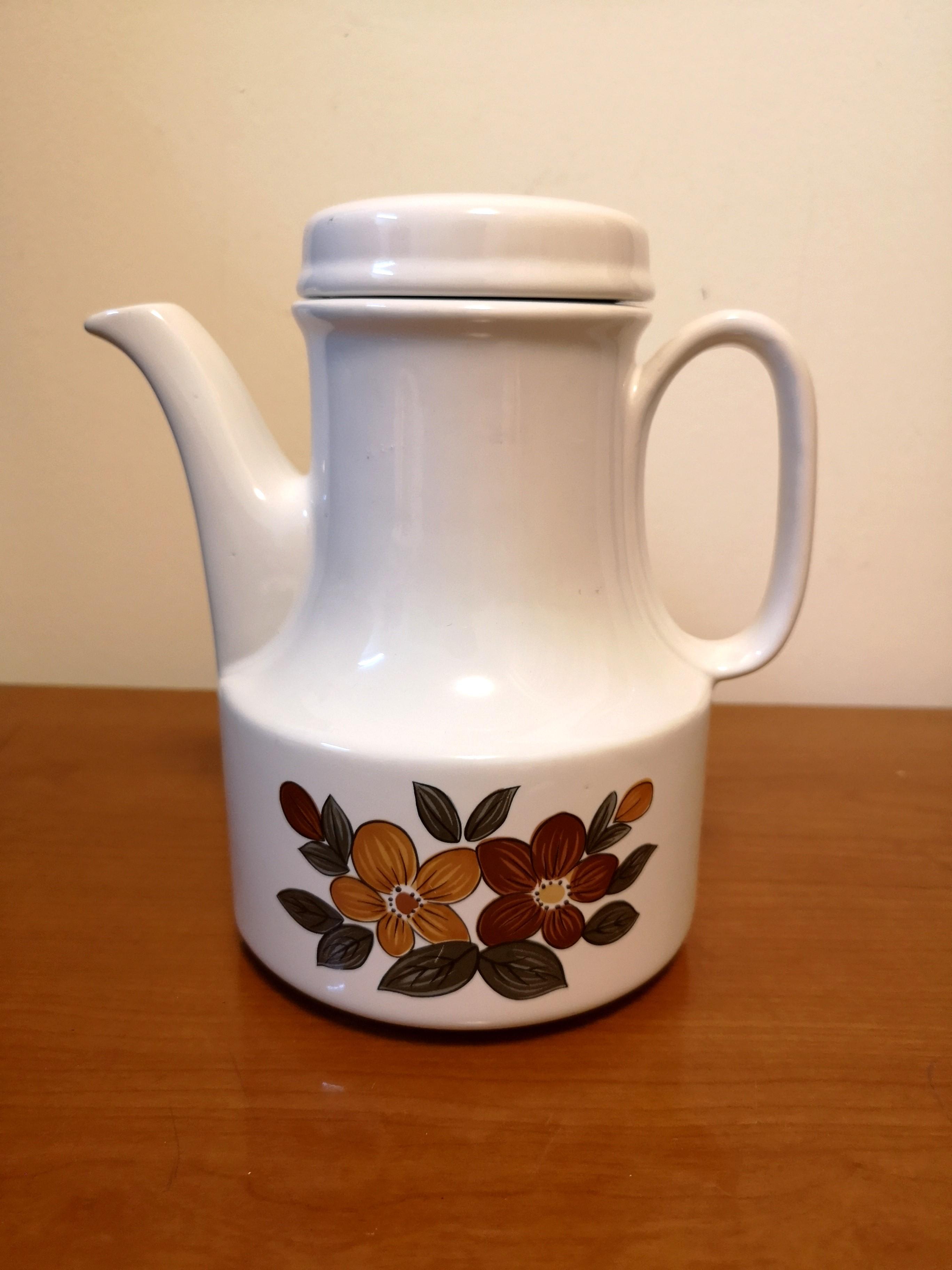 Vintage Style Teapot / Teko, Furniture & Home Living, Kitchenware