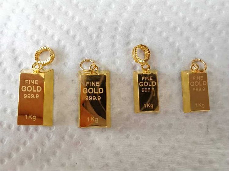 Gold outlet bar locket