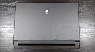 ALIENWARE m17 R2