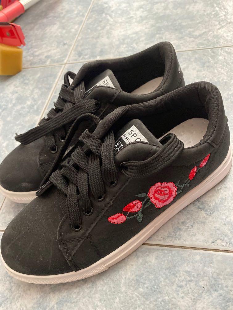 Black sneakers with roses, Women's Fashion, Footwear, Sneakers on Carousell