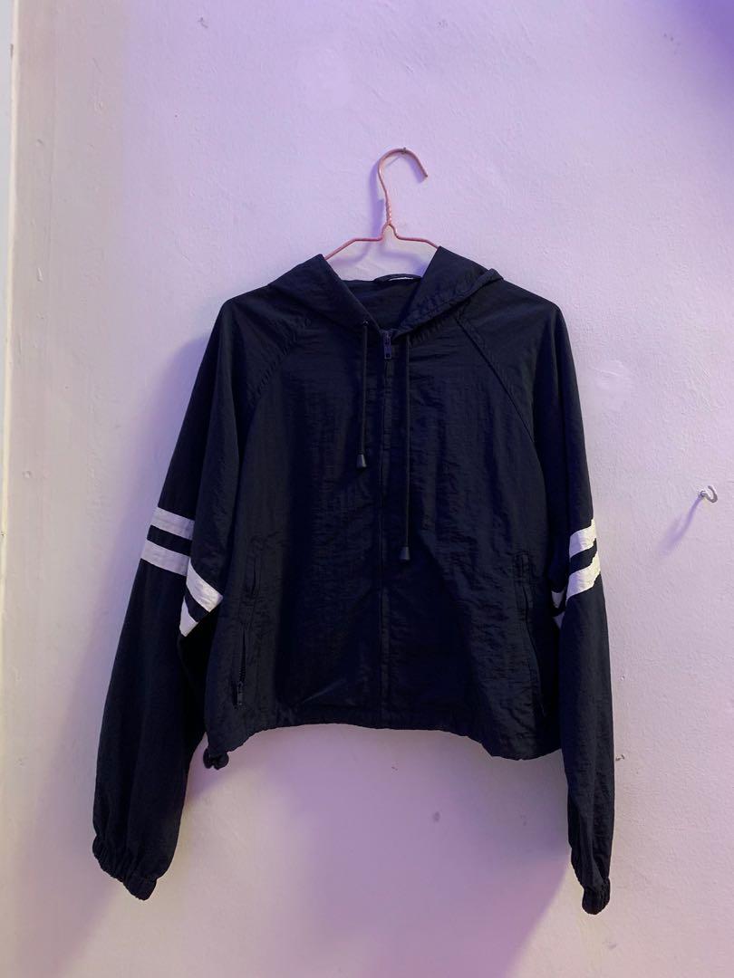 Brandy Melville Henrietta windbreaker Women s Fashion Coats Jackets and Outerwear on Carousell