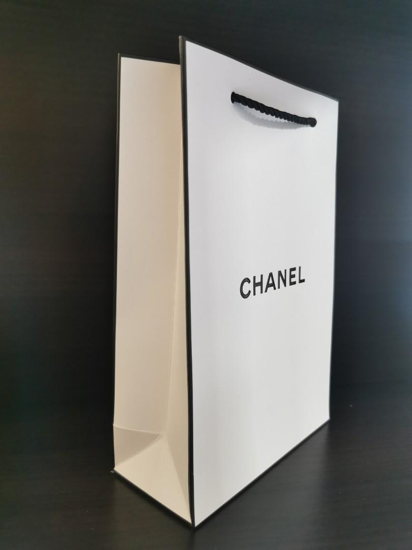 Chanel White gift box with ribbon - New, Luxury, Accessories on