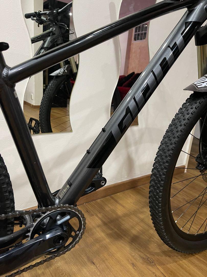 Giant Talon 1 29er With 150mm Dropper Post and New 2021 SRAM GX crank