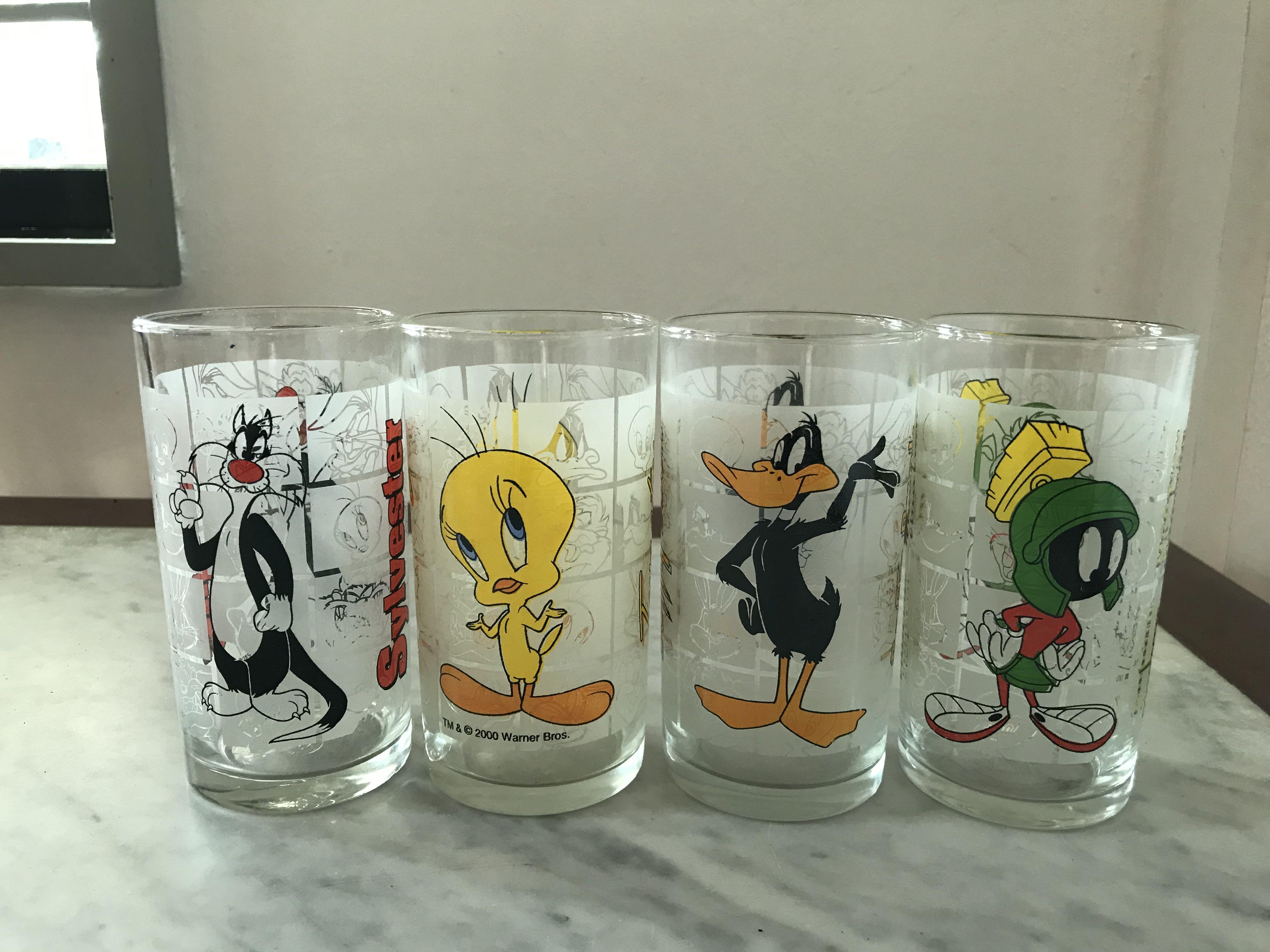 🎄Warner Bros. Looney Tunes Collectible Glasses (Vintage), Hobbies & Toys,  Memorabilia & Collectibles, Vintage Collectibles on Carousell