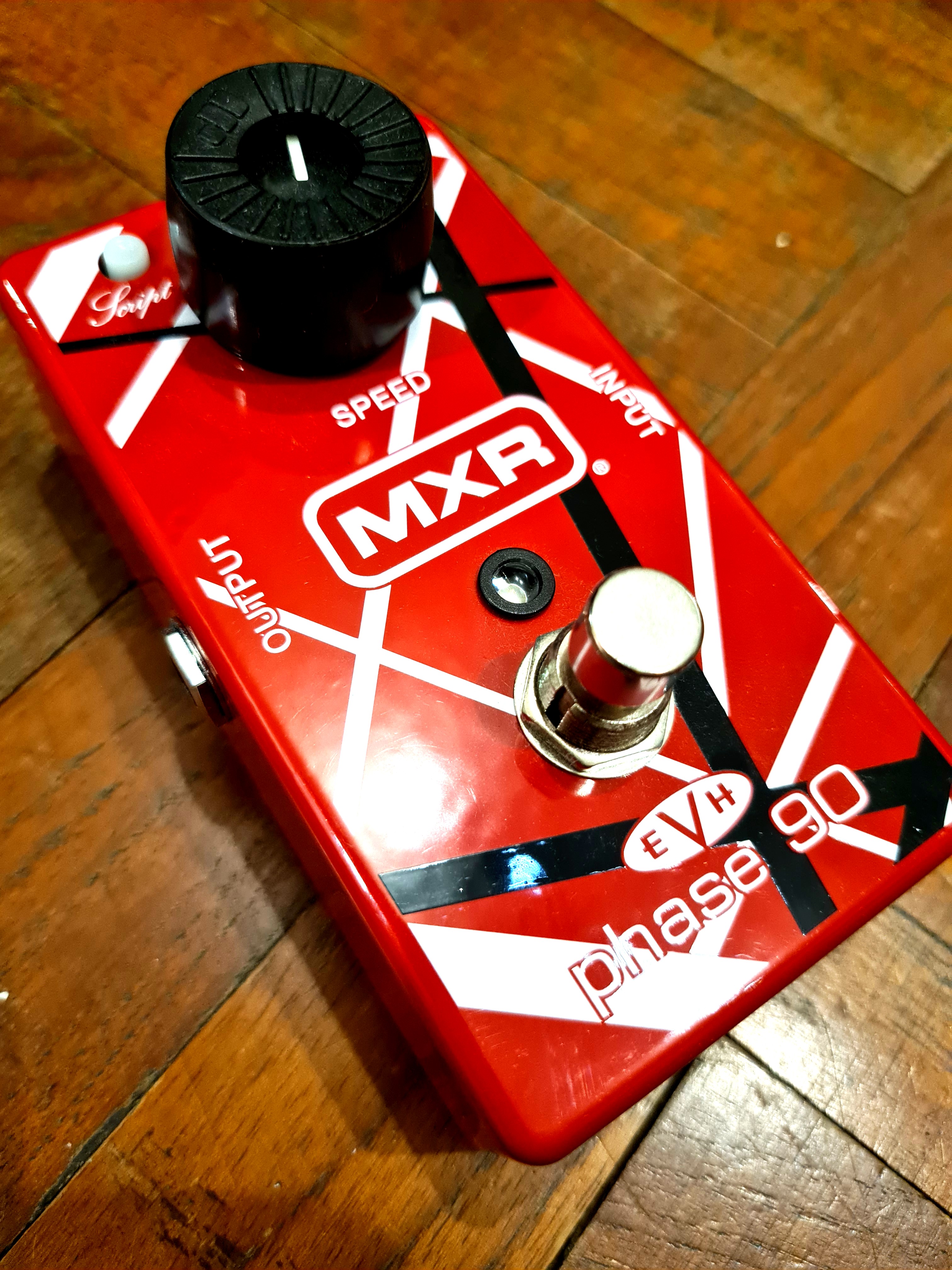 MXR EVH Phase 90 Phaser guitar pedal, Hobbies  Toys, Music  Media,  Musical Instruments on Carousell