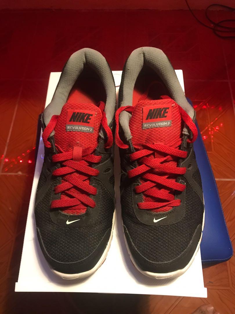 revolution 2 nike shoes