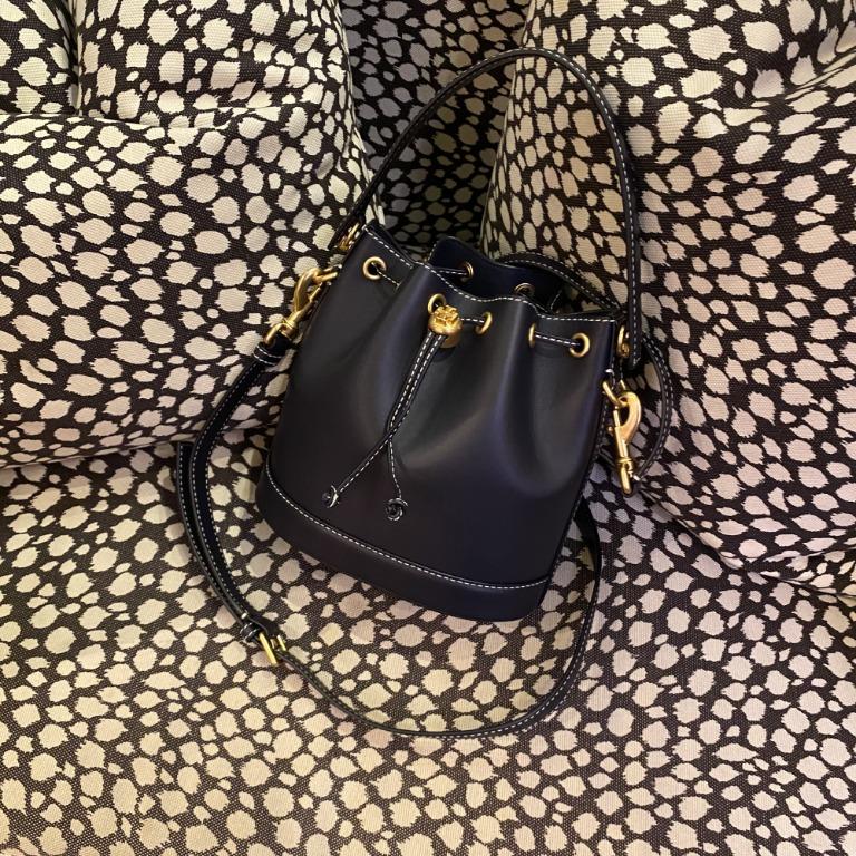 PREORDER) TORY BURCH - T MONOGRAM LEATHER BUCKET BAG 80504, Luxury, Bags &  Wallets on Carousell