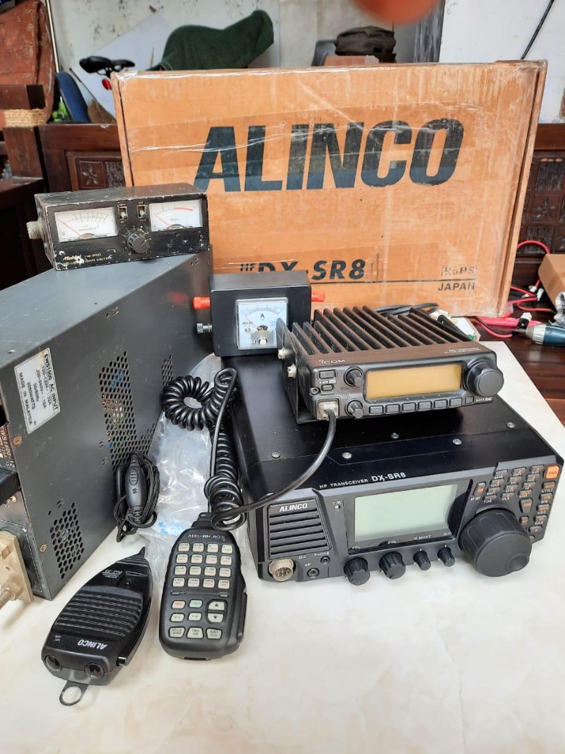 Radio HF SSB Alinco DX-SR8, Radio FM 2M Icom IC-2200H, Elektronik