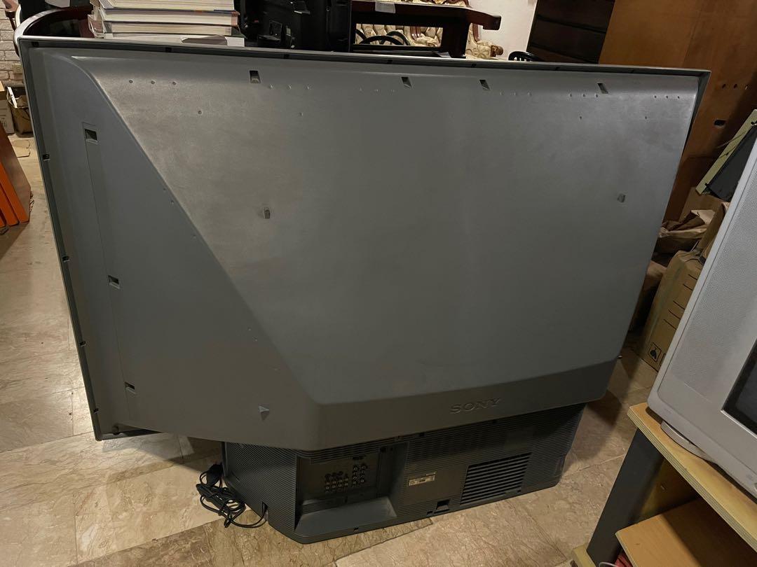 SONY 52-inch Projection TV (Category: Projectors) located in Paranaque City. Submitted by _moonshop (Listing ID 1072965690, Image 2). Description: Length 62 inches Height 39.5 inches Width 28 inches Screen size 52 inches Working With remote 220V Negotiable.