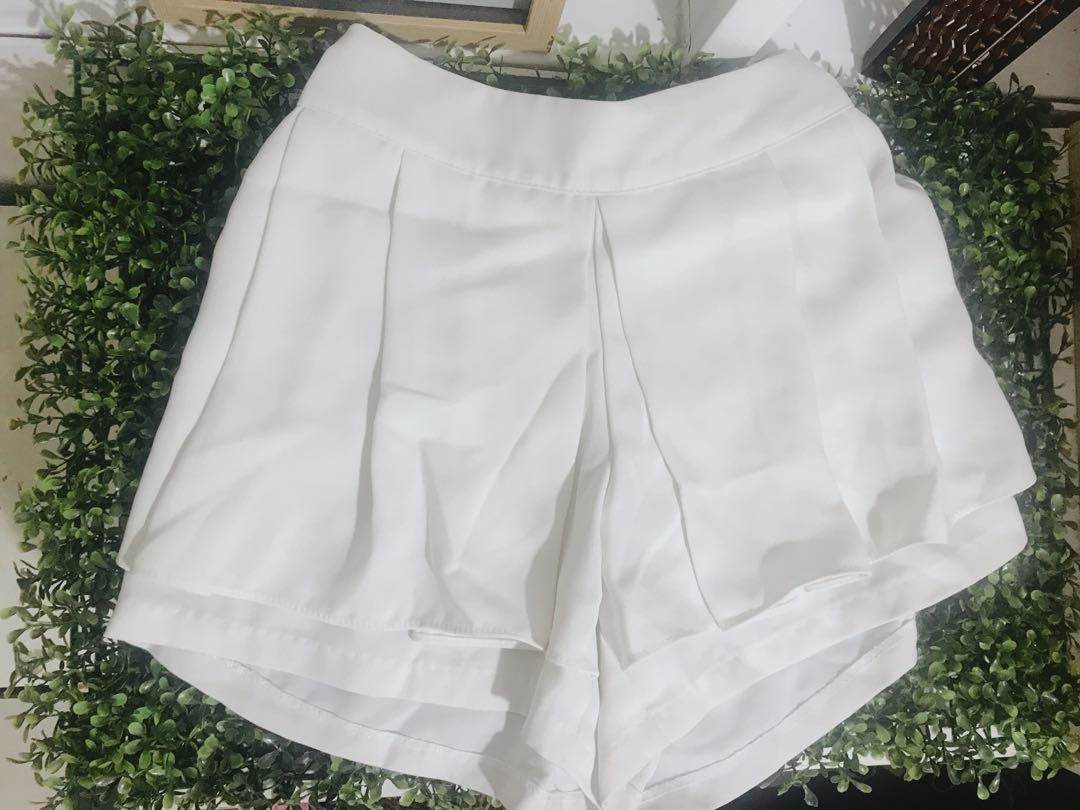 white flowy shorts