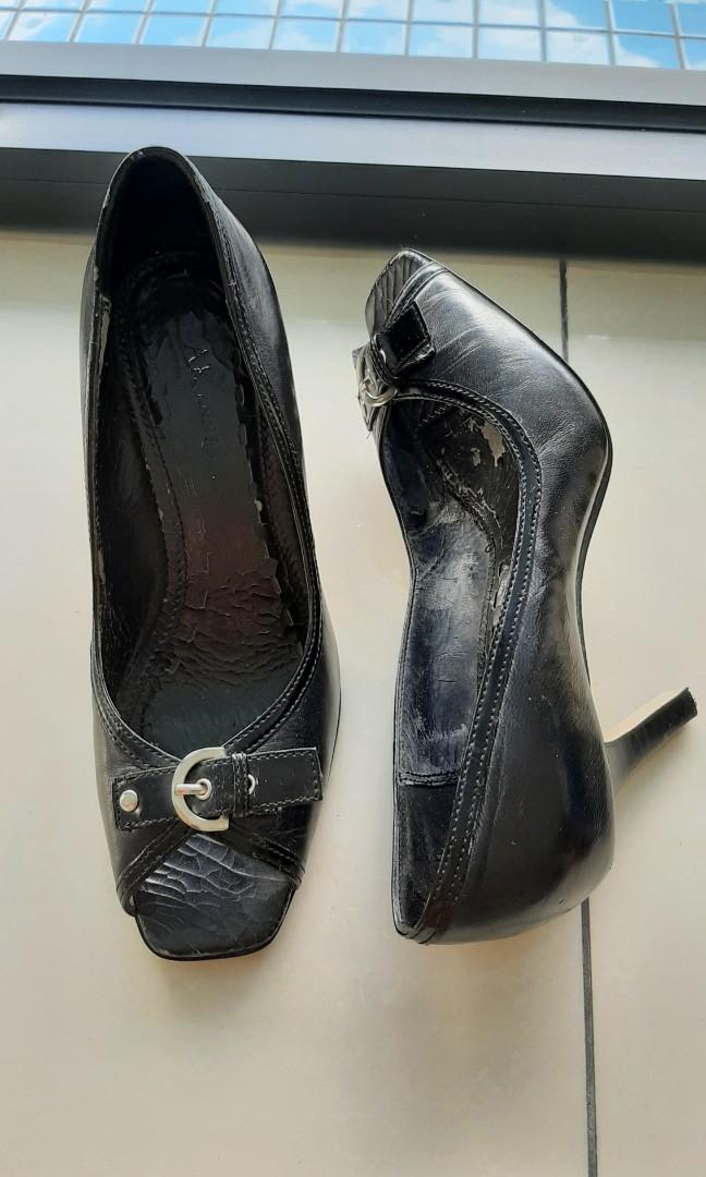 Anne klein discount peep toe shoes