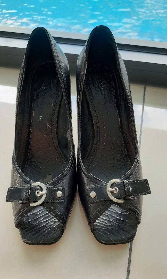 Anne klein best sale peep toe shoes