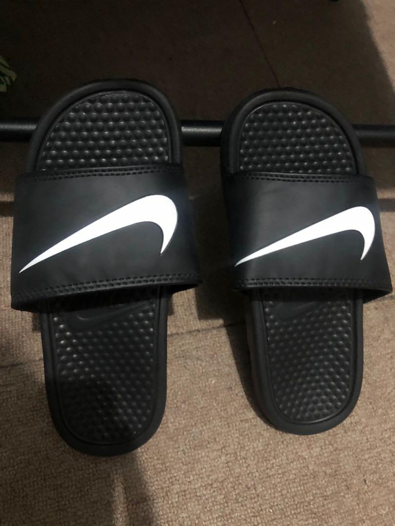black nike slippers
