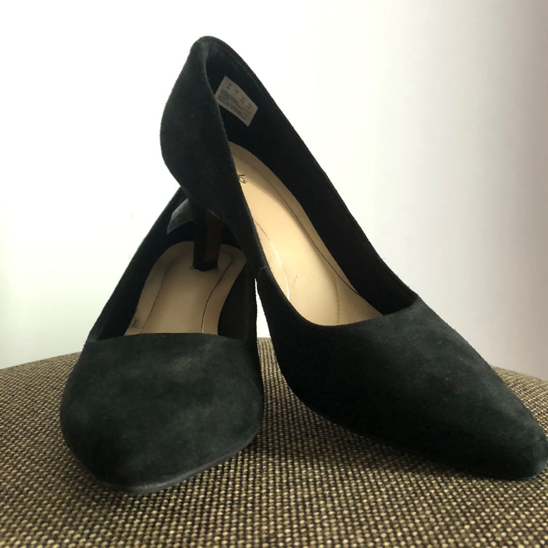 Clarks velvet clearance shoes