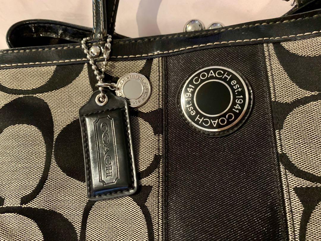 Rush Sale! Coach Carryall (Category: Luxury Bags & Wallets) located in Quezon City. Submitted by ella1420 (Listing ID 1073174363, Image 3). Description: Authentic Preloved Very Good Condition Very Spacious/ Has 3 separate compartments and inside zipper + pockets Has minor flaws: 1 tiny spot which is unnoticeable (see 7th pic) -has minor flaws on the straps which is also unnoticeable and can be covered with a twilly (i will include a free twilly w
