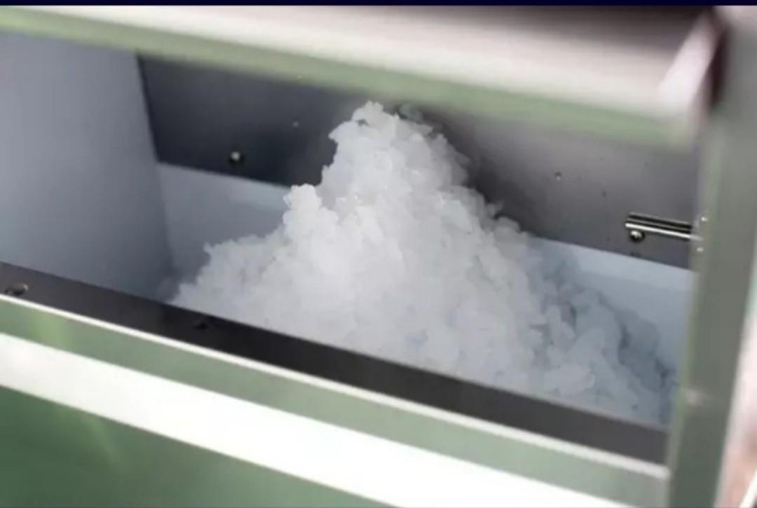 Commercial Ice maker (crushed ice), TV & Home Appliances, Kitchen