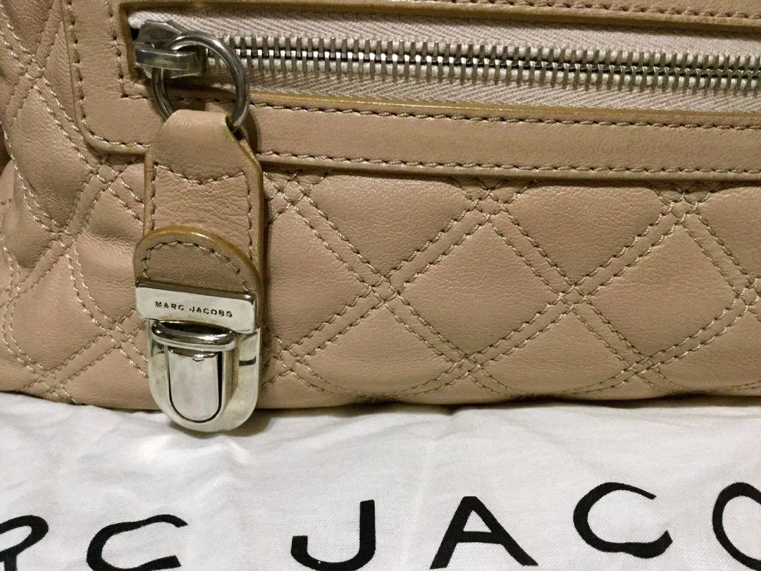 MARC JACOBS 🇯🇵2 WAY💯AUTHENTIC (Category: Luxury Bags & Wallets) located in Makati City. Submitted by fashionsecrets (Listing ID 1073175580, Image 3). Description: Marc Jacobs 2 way bag from Japan use store shop. sign of usage manage your expectation.