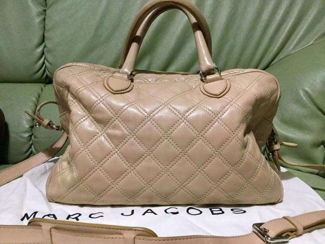 MARC JACOBS 🇯🇵2 WAY💯AUTHENTIC (Category: Luxury Bags & Wallets) located in Makati City. Submitted by fashionsecrets (Listing ID 1073175580, Image 2). Description: Marc Jacobs 2 way bag from Japan use store shop. sign of usage manage your expectation.